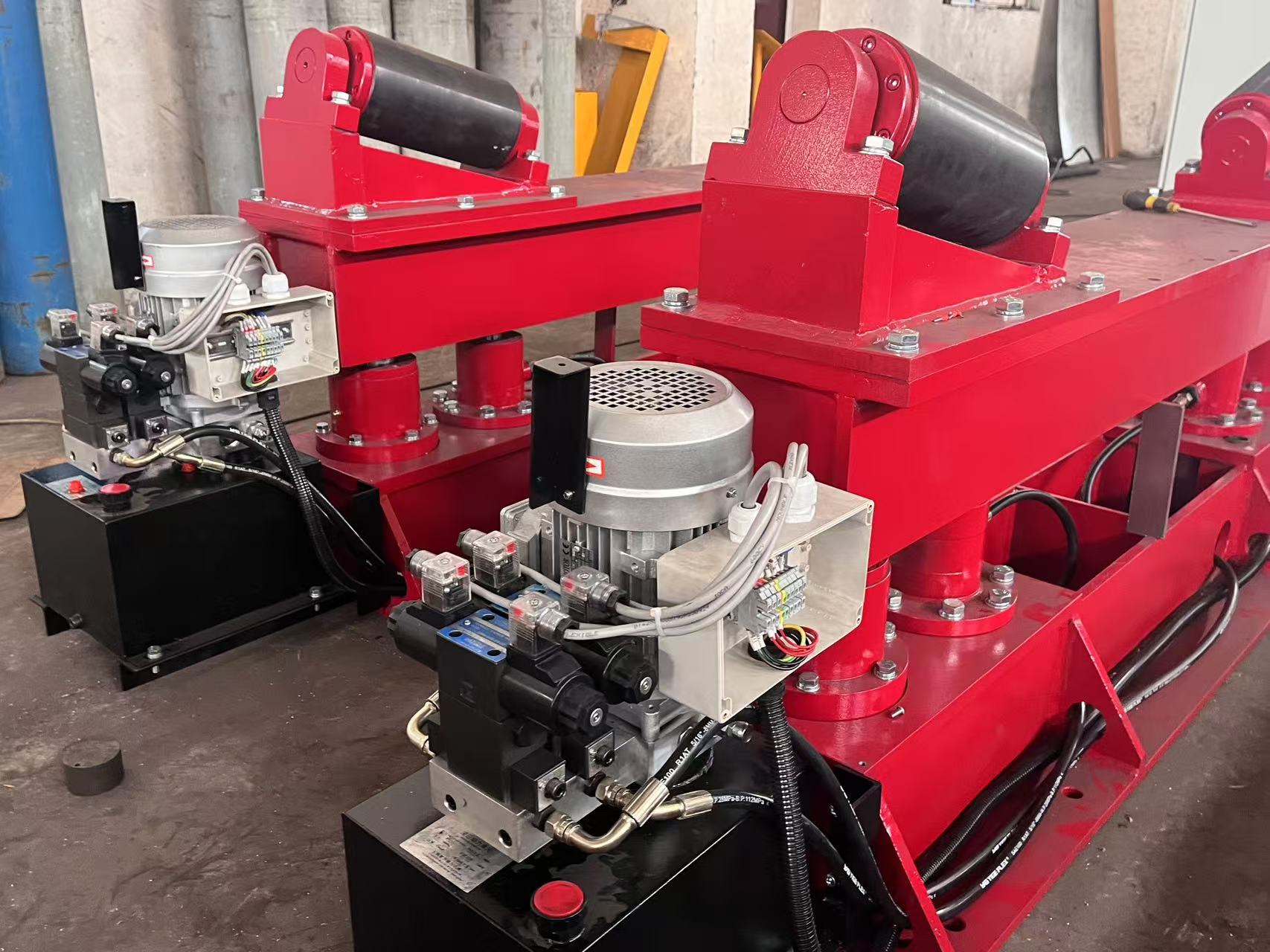 Welding manipulator with rotator